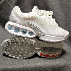 Nike Women's Air Max Dn Premium 8.5